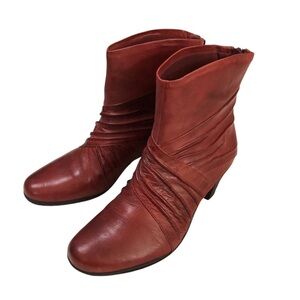 Cobb Hill by New Balance Shannon Red Distressed Look Leather Heeled Booties 7.5